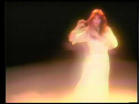Kate Bush – Wuthering Heights  (White Dress Version/Original )