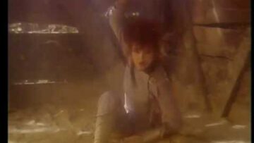 Kate Bush – Suspended in Gaffa