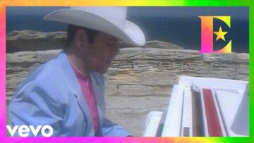 Elton John – Blue Eyes