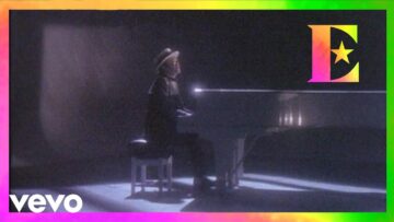 Elton John – I Guess That’s Why They Call It The Blues