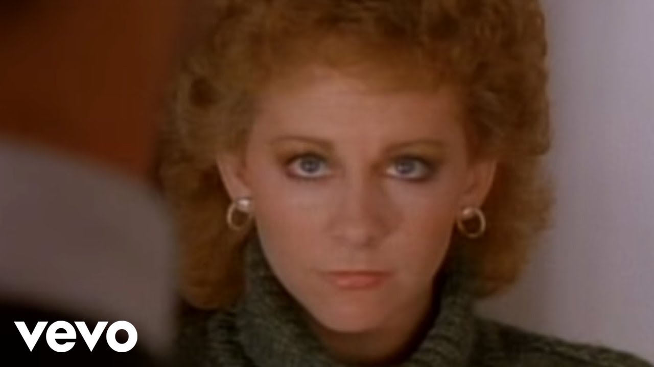 Reba McEntire – Whoever’s In New England