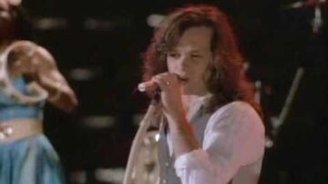 John Mellencamp – I Saw Mommy Kissing Santa Claus