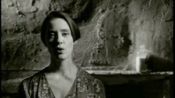Suzanne Vega – Tired Of Sleeping
