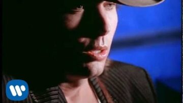 Dwight Yoakam – The Heart That You Own