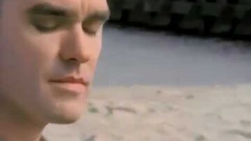 Morrissey – Hold On To Your Friends