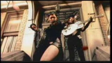 Total – Kissing You