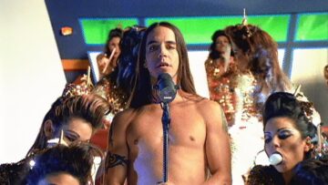 Red Hot Chili Peppers – Aeroplane