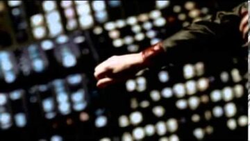 Neil Finn – Sinner