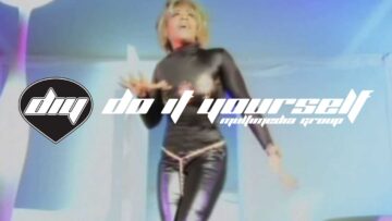 Regina – Close The Door