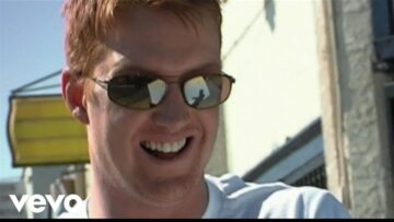 Queens Of The Stone Age – Monsters In The Parasol