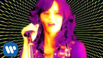 The Donnas – Fall Behind Me