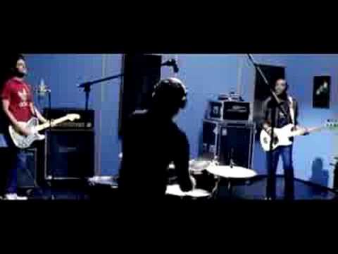 Bedouin Soundclash – Walls Fall Down