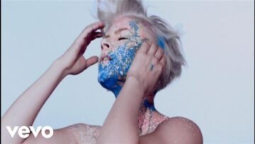 Robyn – Cobrastyle