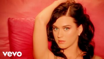 Katy Perry – I Kissed A Girl