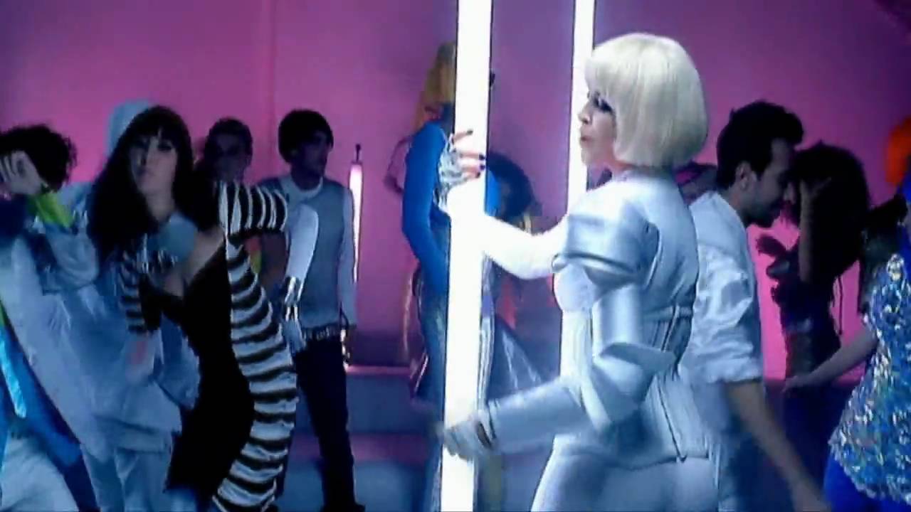 Kylie Minogue – Wow  (Version 1)