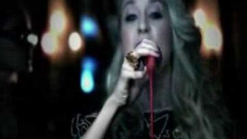 Emilia De Poret – On Fire