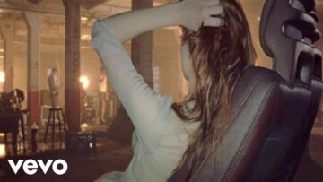 Razorlight – Burberry Blue Eyes