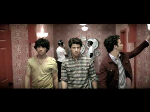 Jonas Brothers – Paranoid