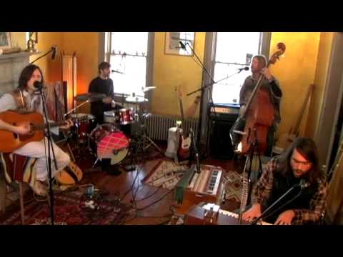 Elvis Perkins In Dearland – Shampoo’ (Gold Room Session)