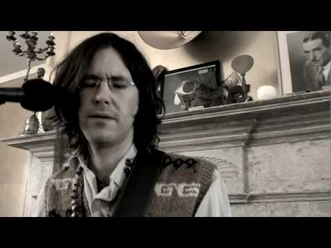 Elvis Perkins In Dearland – Hours Last Stand’ (Gold Room Sessions)