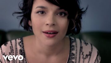 Norah Jones – Chasing Pirates