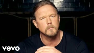 Trace Adkins – This Ain’t No Love Song