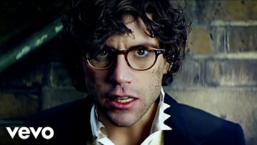 MIKA – Kick Ass (We Are Young)