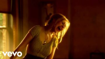 Christina Aguilera – Something’s Got a Hold On Me