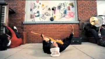 B.o.B – Don’t Let Me Fall