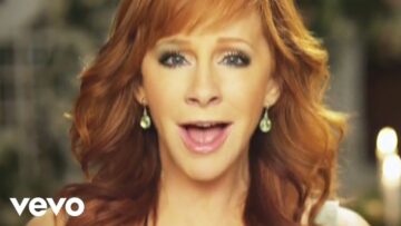 Reba McEntire – I Keep On Lovin’ You