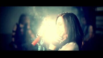 Hell in the Club – On the Road