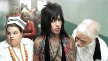 Falling In Reverse – I’m Not a Vampire