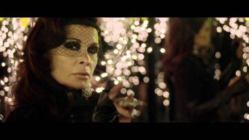 Jane Badler – I want a lot of boys to cry at my funeral