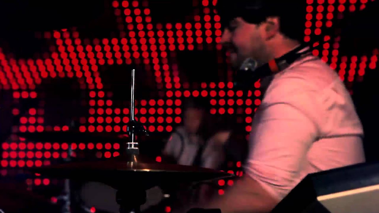 Friendly Fires – Hurting (Lightbox Session)