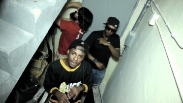 Juicy J – Deez Bitchez Rollin