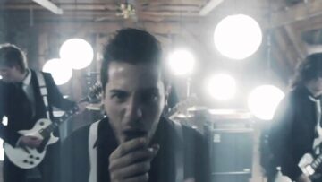 Crown The Empire – Johnny Ringo