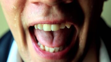 The Hives – Wait A Minute