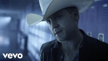 Justin Moore – Lettin’ The Night Roll