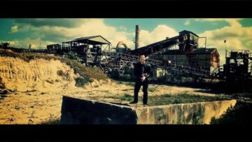 Stiletto Red – Bigger Man