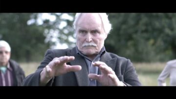 Young Galaxy – Privileged Poor