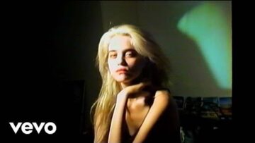 Sky Ferreira – Lost In My Bedroom
