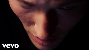 Lightning Dust – Loaded Gun