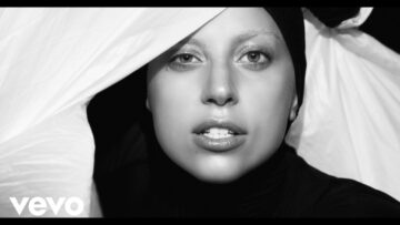 Lady Gaga – Applause