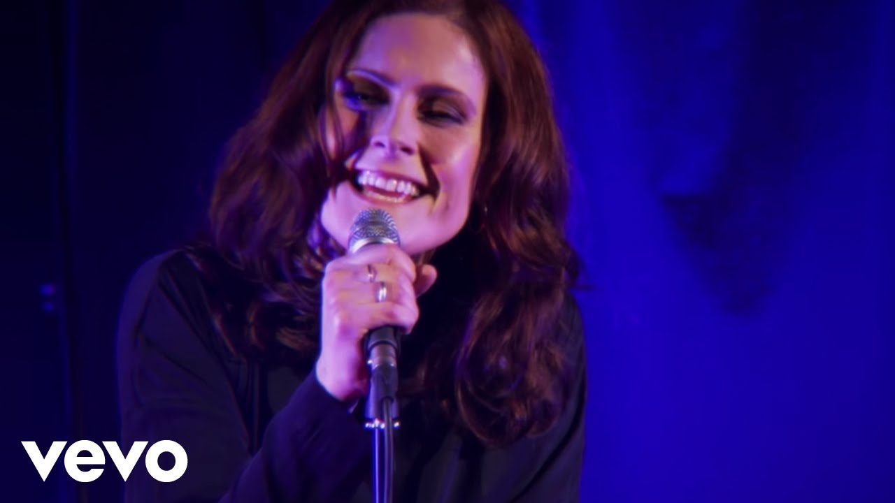 Alison Moyet – Love Reign Supreme