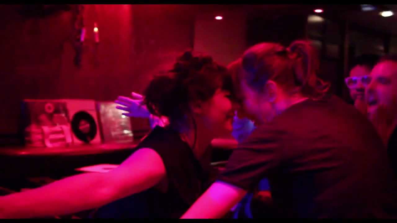 White Murder – Party Crashing
