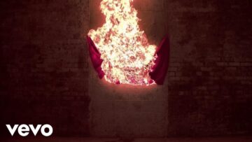 While She Sleeps – New World Torture