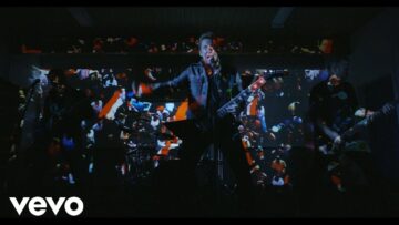 Nickelback – Edge Of A Revolution