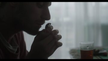 Low Roar – Breathe In