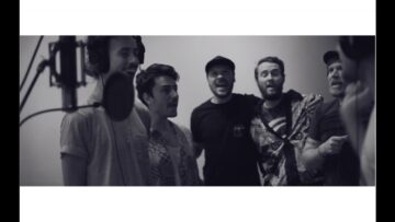 Hands Like Houses – revive (Introduced Species)