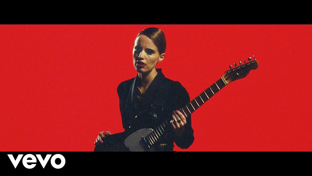 Anna Calvi – Piece By Piece